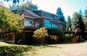 Aquatic retreat, rental accommodation on Quadra Island BC